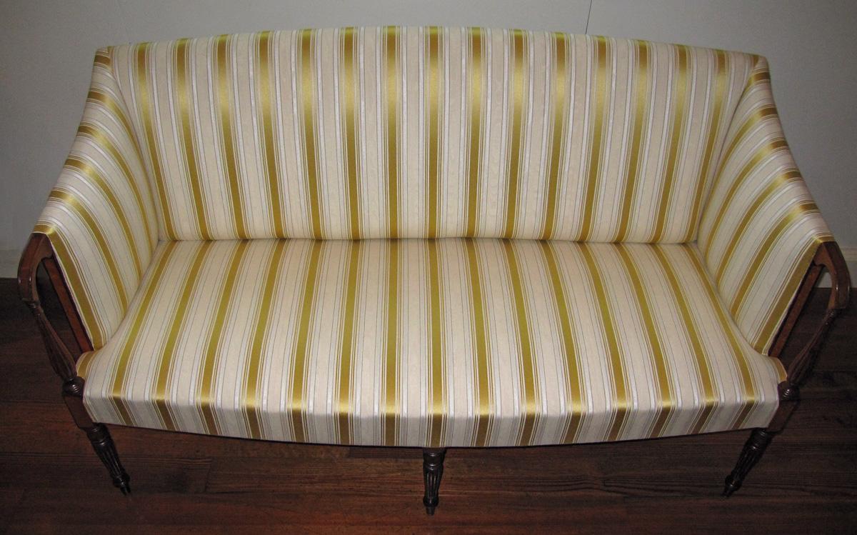 1966.1439 Sofa view 2