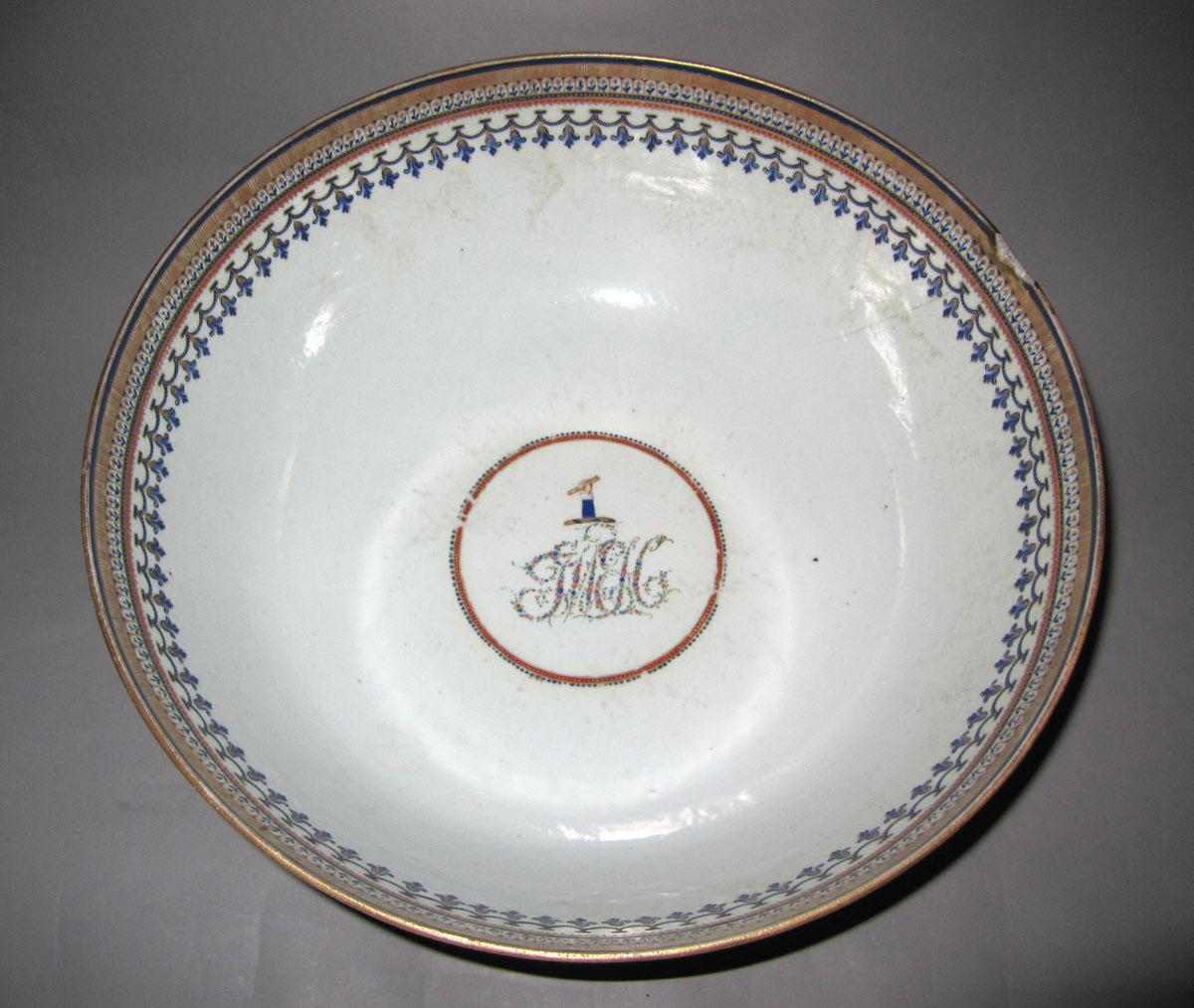 1966.1440 Porcelain bowl top