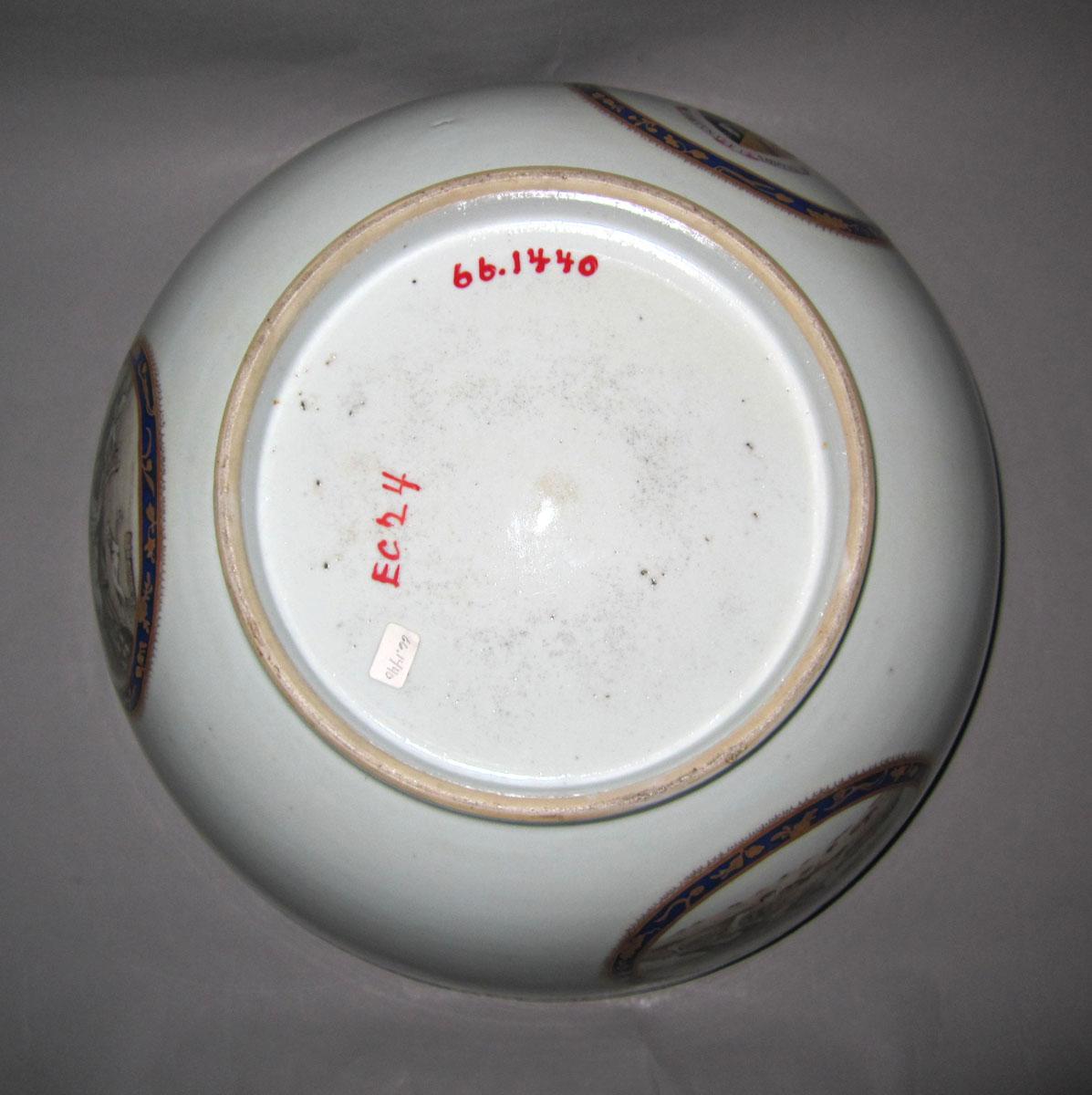 1966.1440 Porcelain bowl underside
