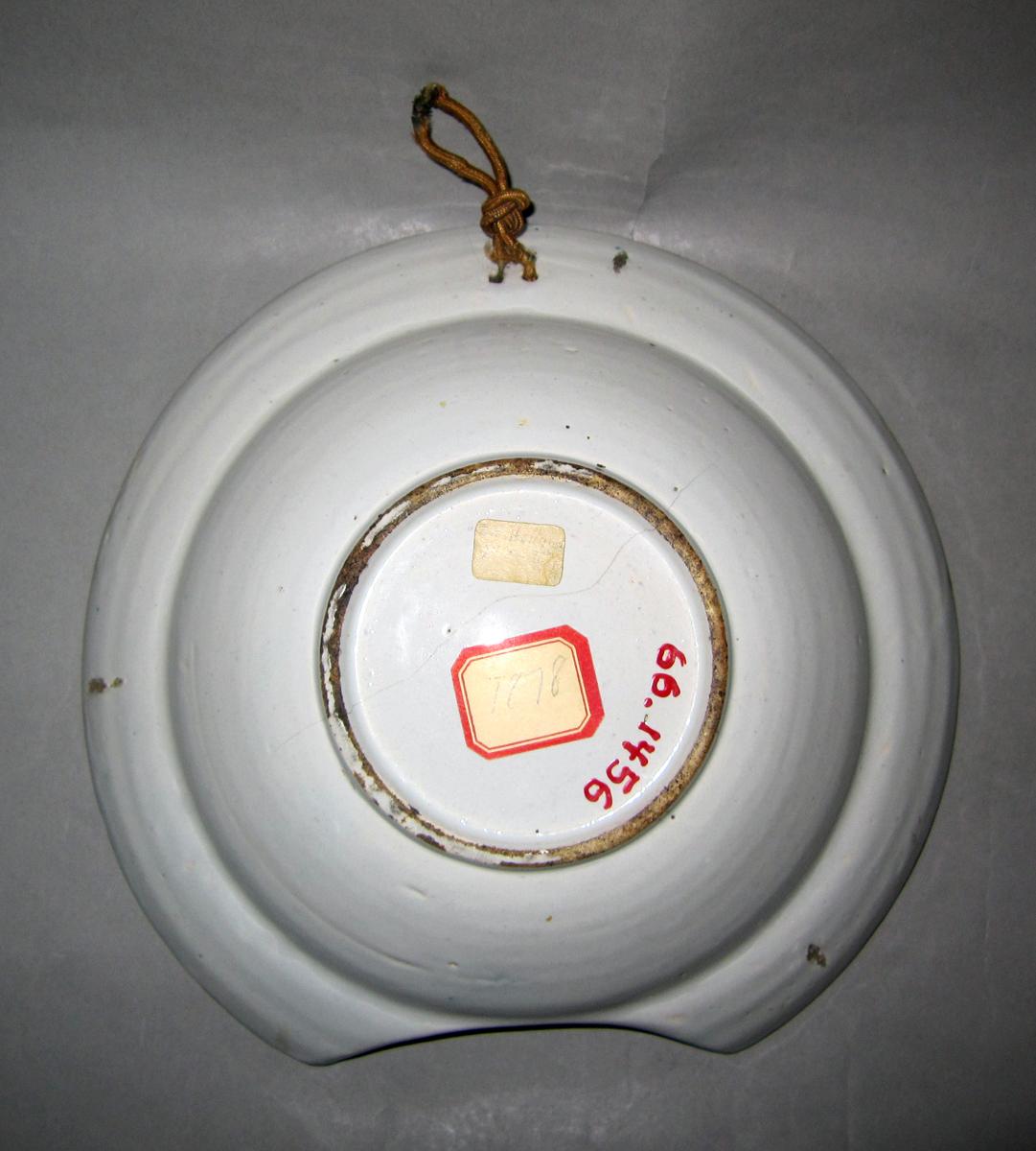 1966.1456 Delft apothecary bowl underside
