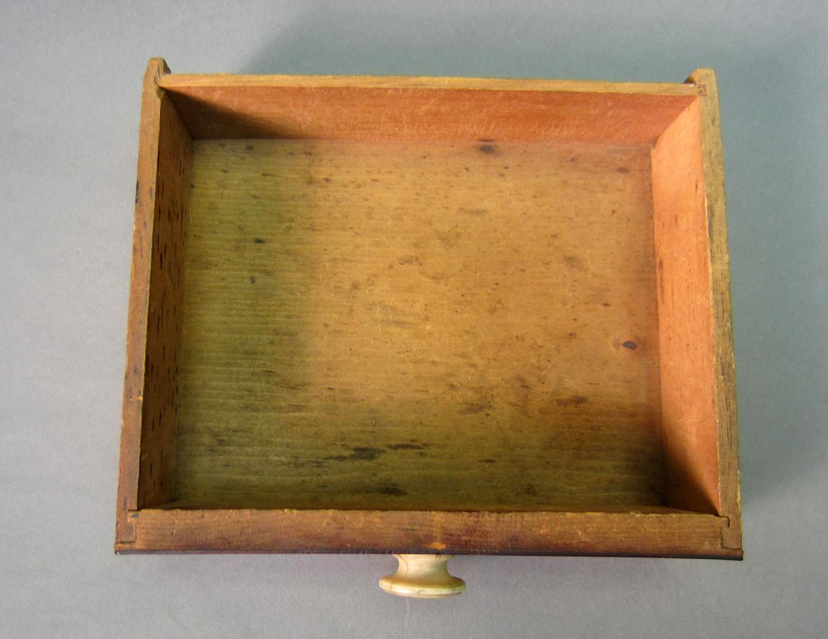 1966.1461 Sewing box, Drawer 2