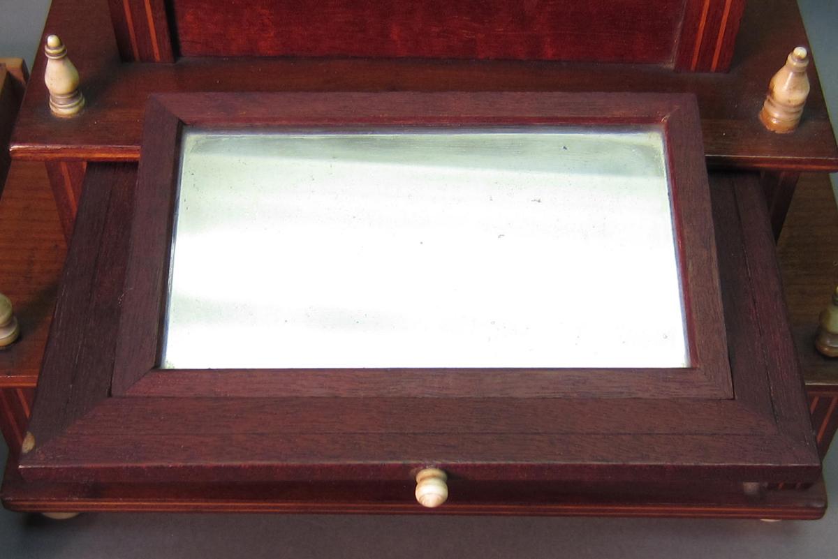 1966.1461 Sewing box, Mirror