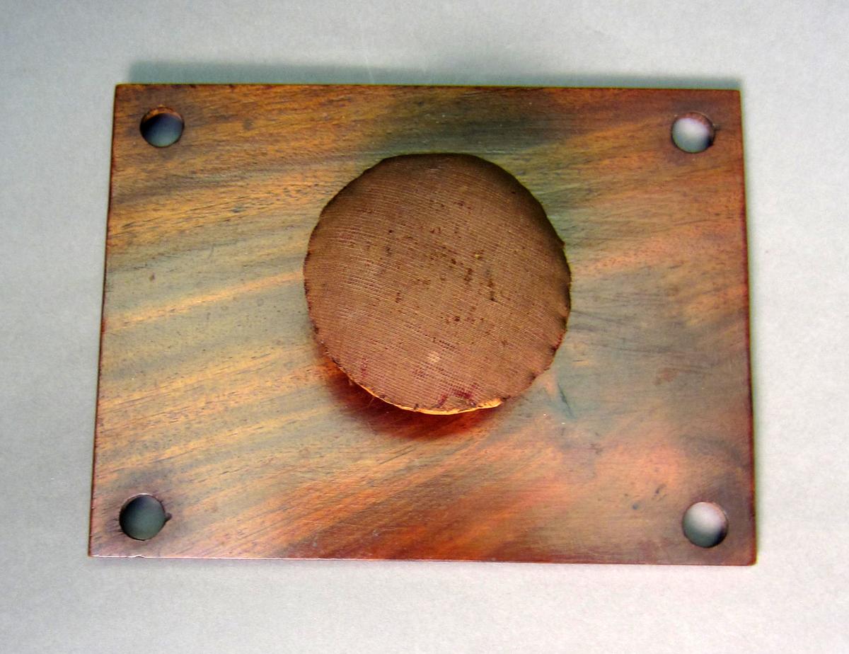 1966.1461 Sewing box, Lid