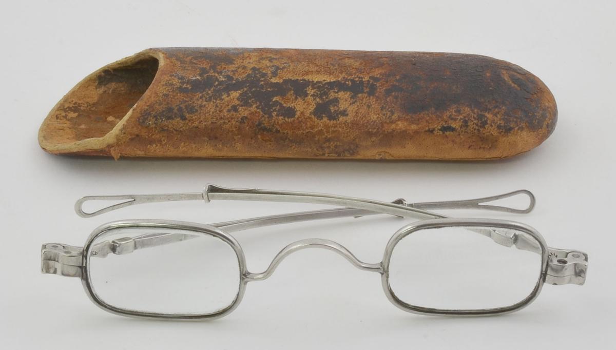1966.1473 A, B Eyeglasses and Case