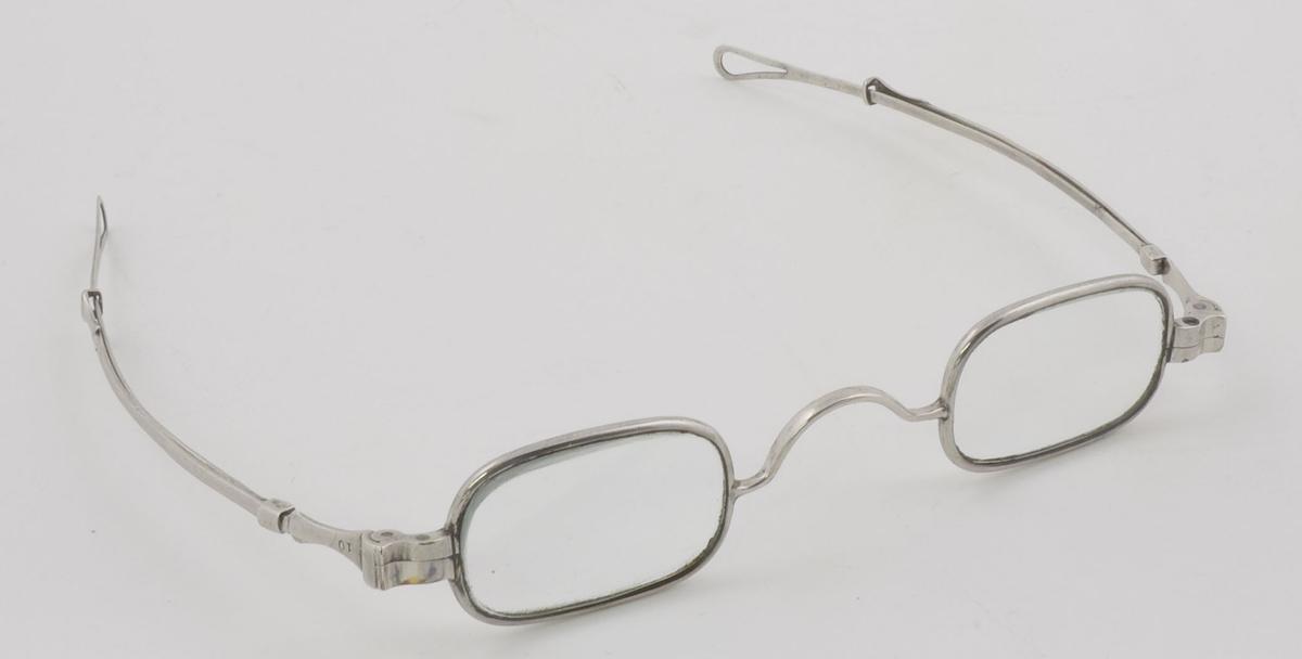 1966.1473 A Spectacles