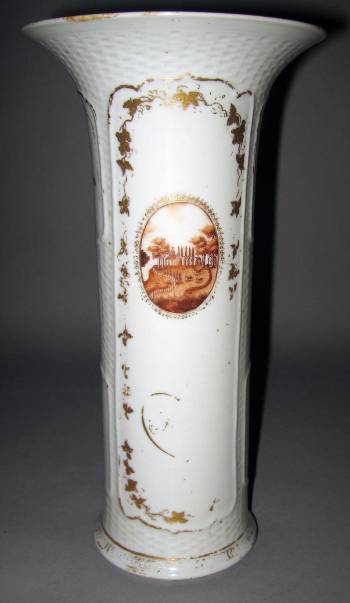 1966.1477.003 Porcelain Vase view 3
