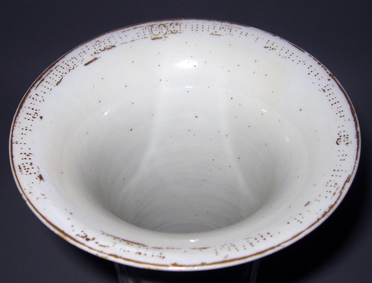 1966.1477.003 Porcelain Vase interior