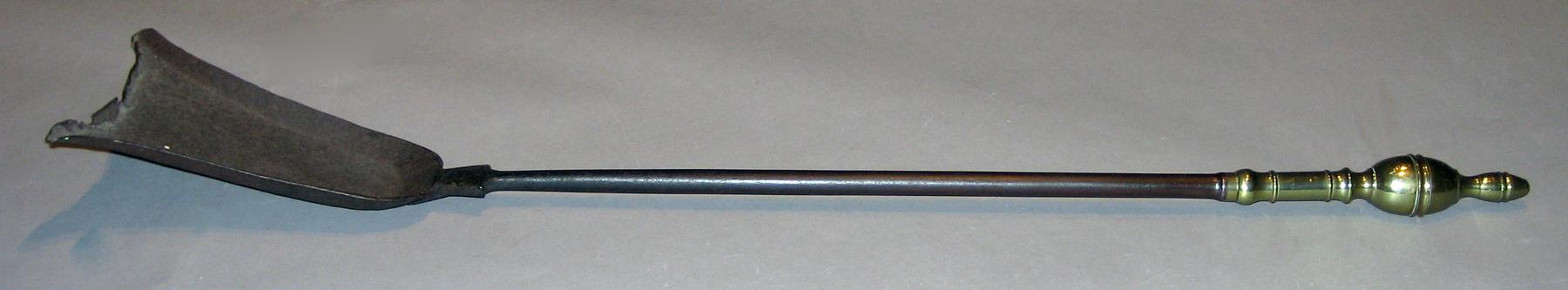 1967.0037.002 Shovel
