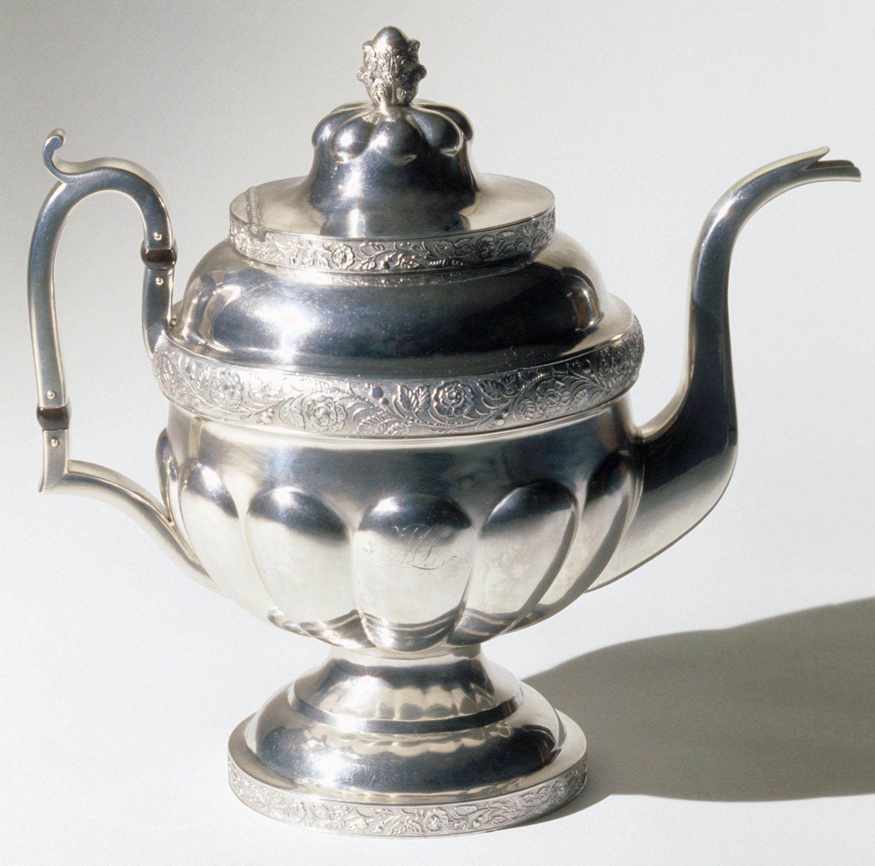 1967.0103.001 Teapot, view 1