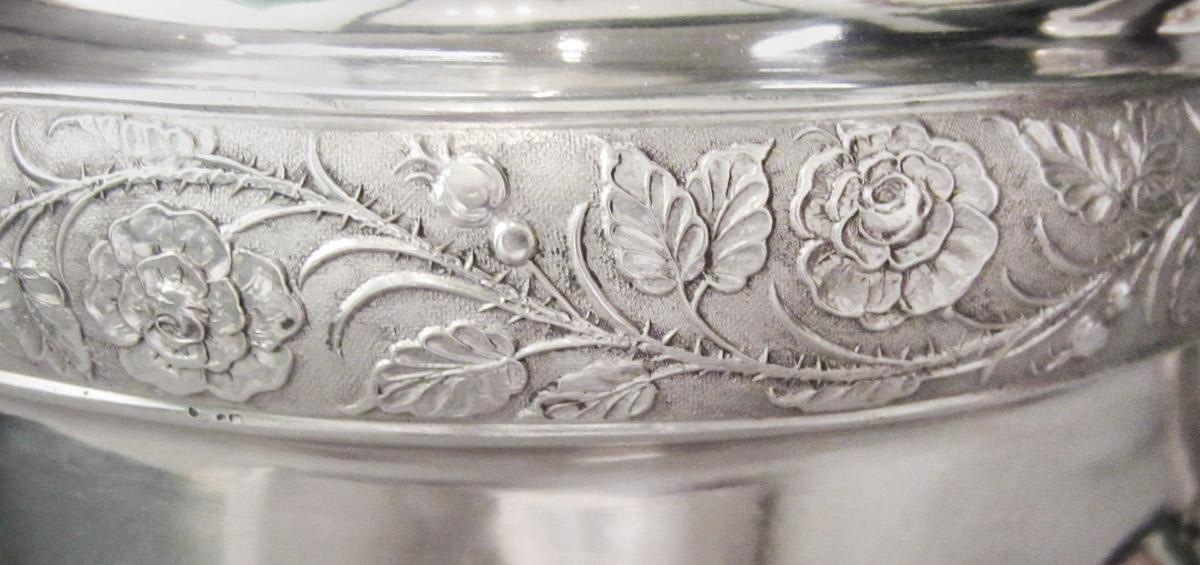 1967.0103.001 Teapot, detail 2