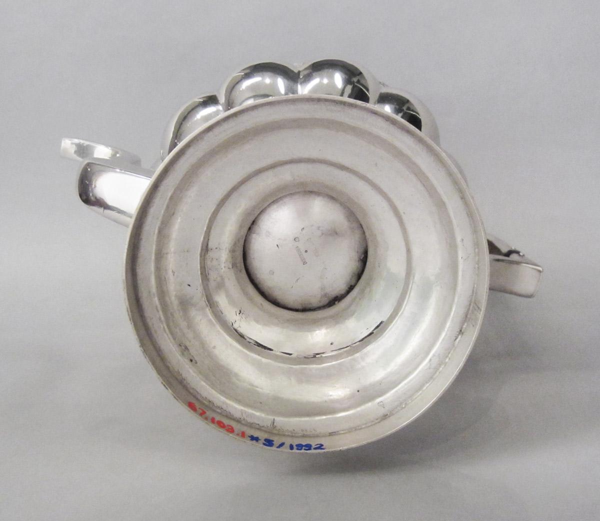 1967.0103.001 Teapot, underside
