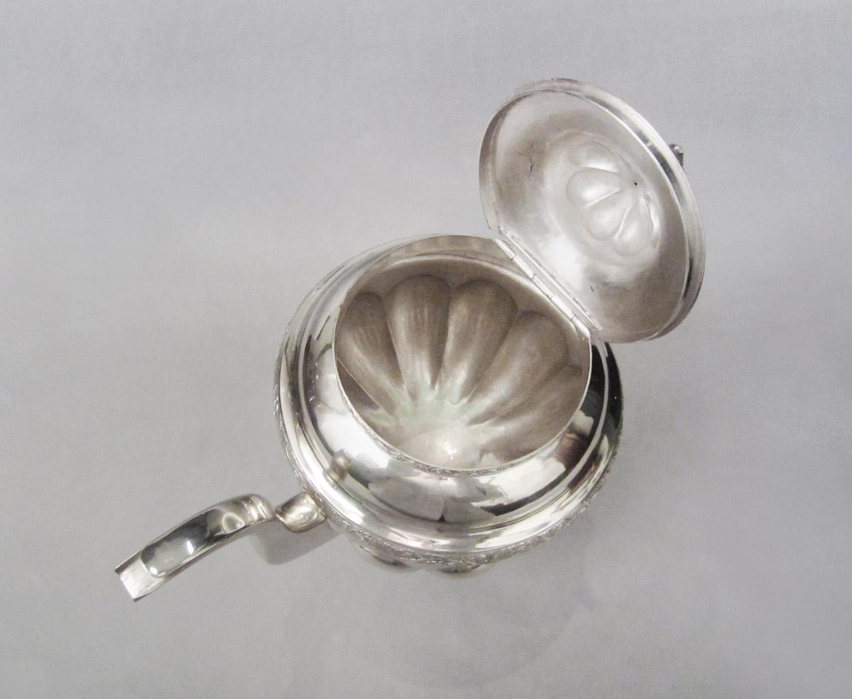 1967.0103.001 Teapot, interior