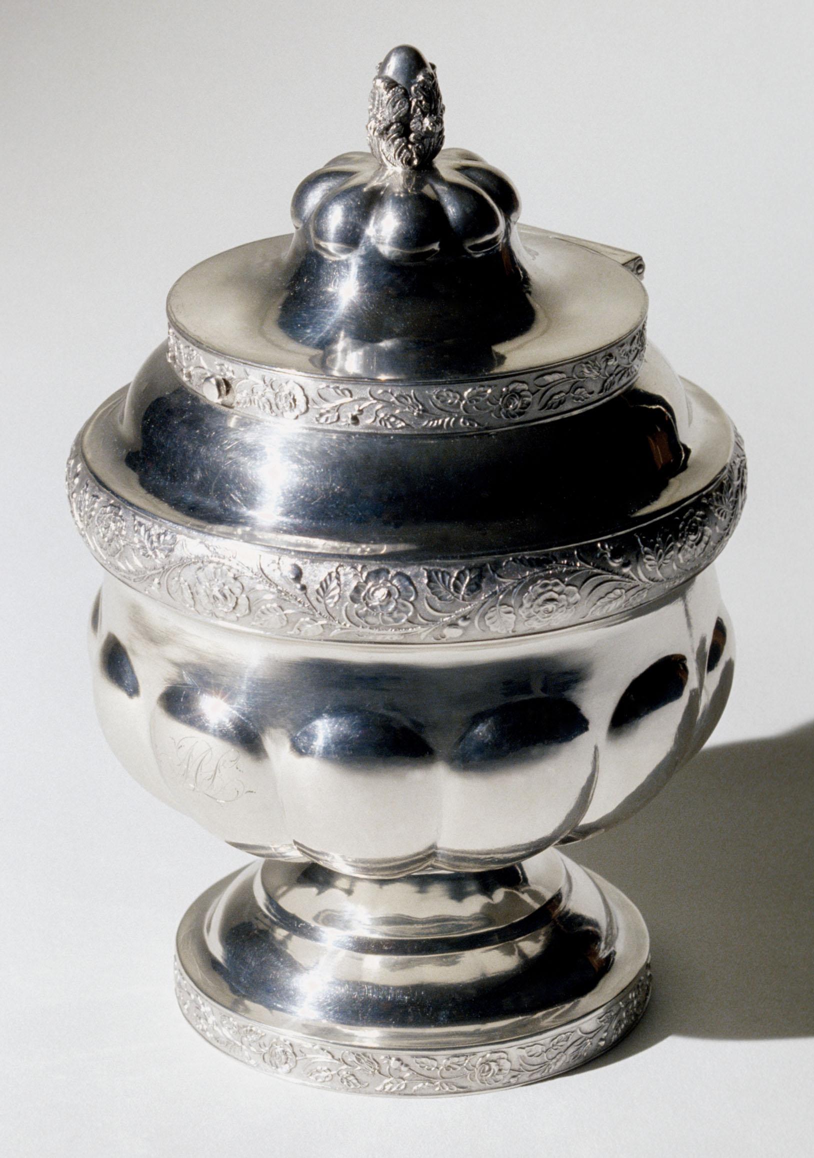 1967.0103.002 Tea Cannister, view 1