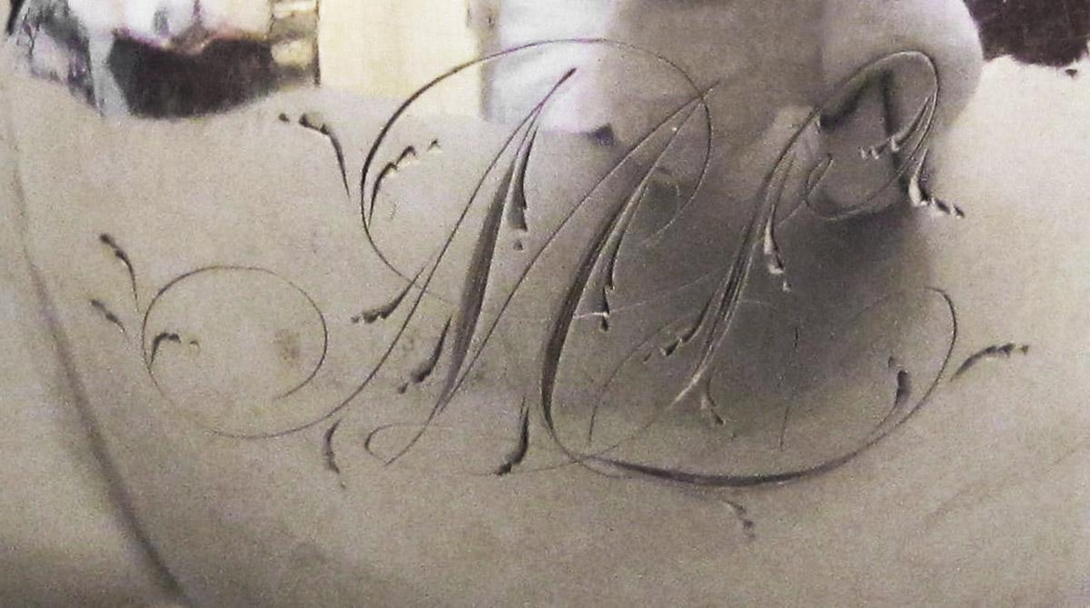1967.0103.002 Tea canister, engraving