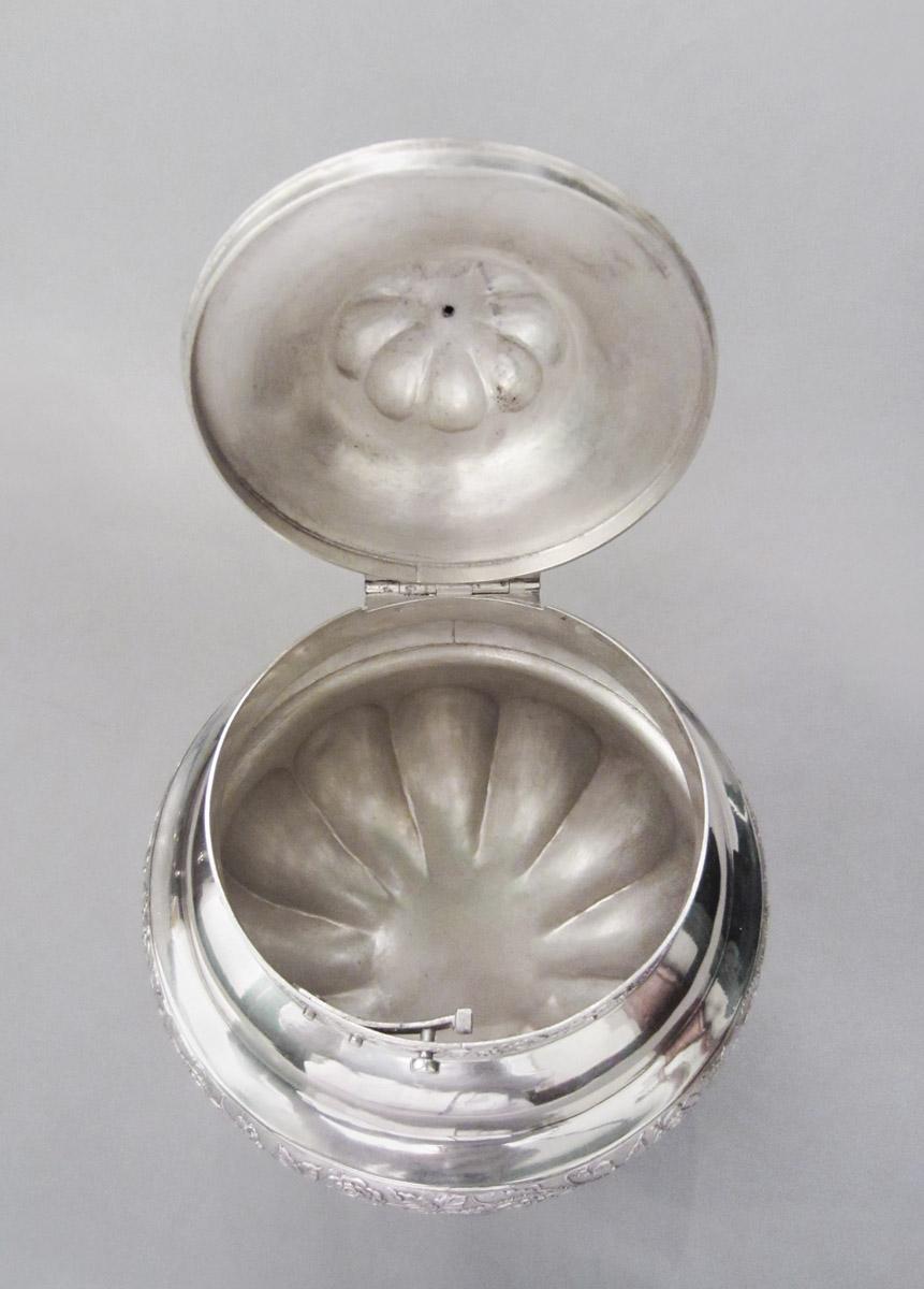 1967.0103.002 Tea canister, interior