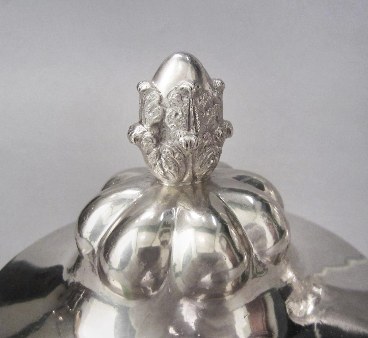 1967.0103.003 B Sugar bowl, lid, detail