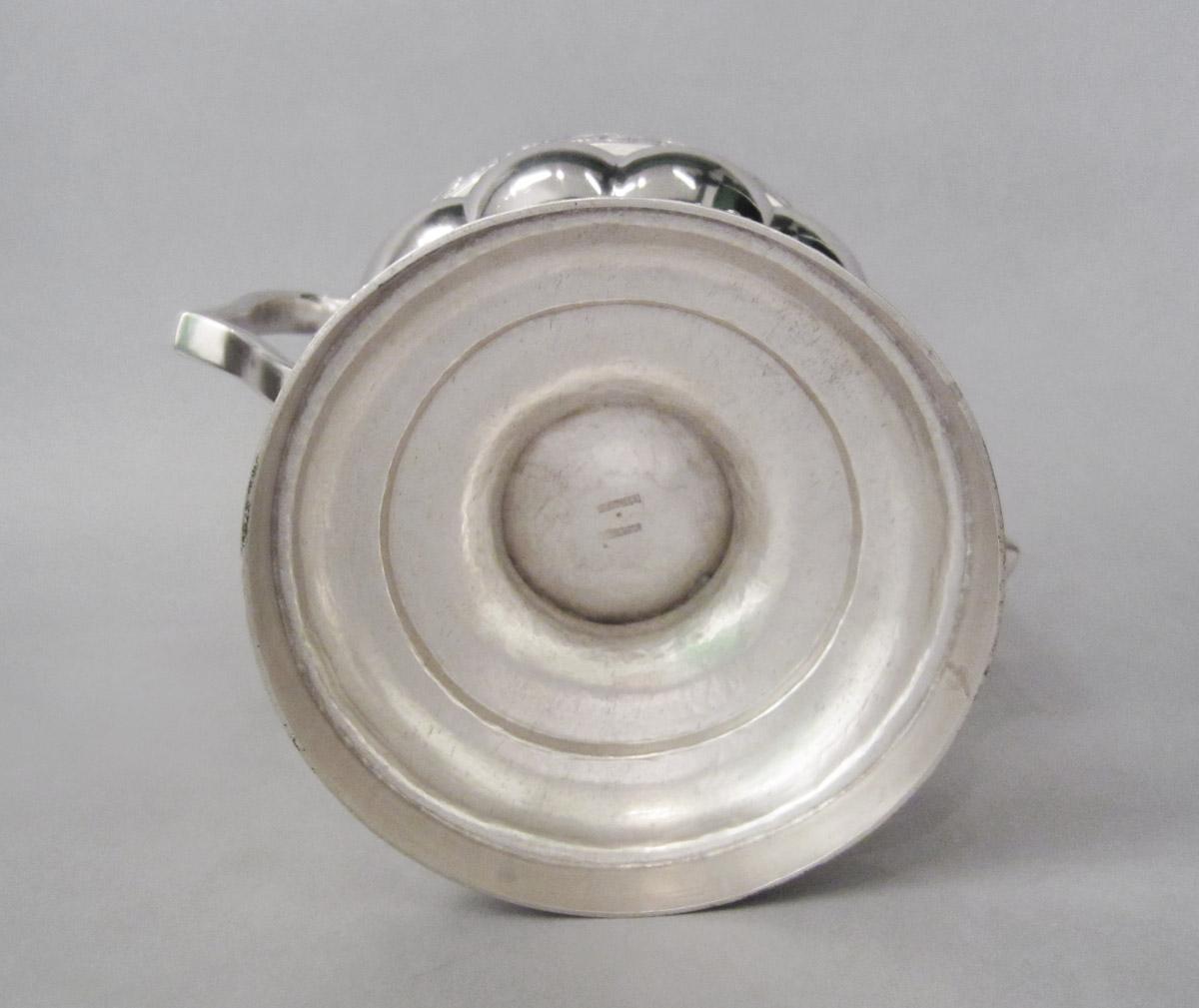 1967.0103.003 A Sugar bowl, underside