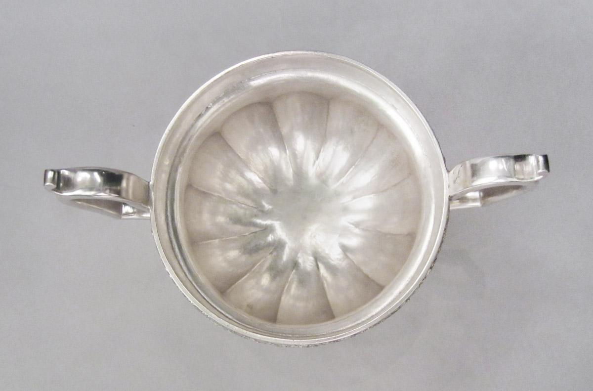 1967.0103.003 A Sugar bowl, interior
