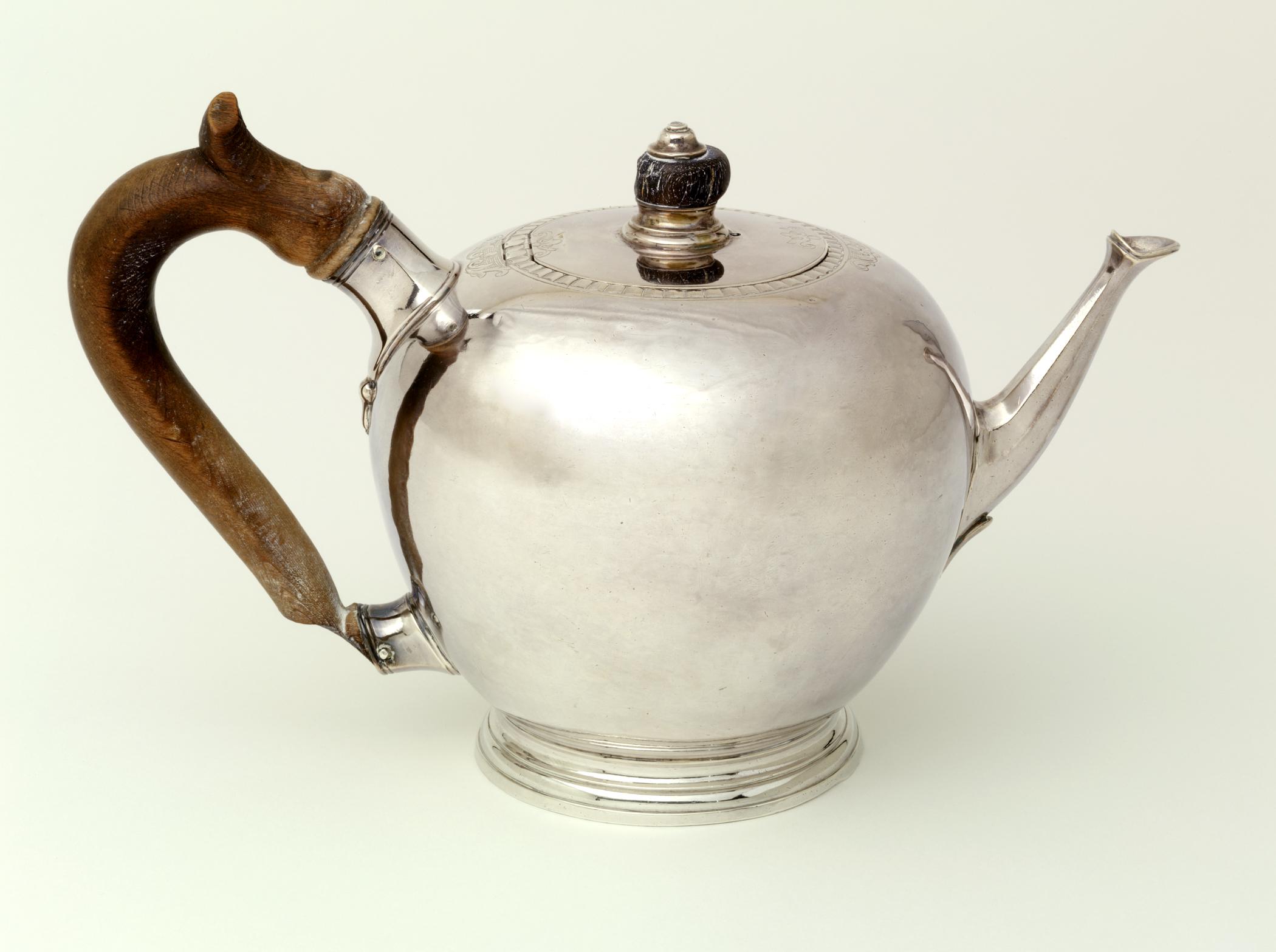 2016.0003 A, B Teapot, view 2