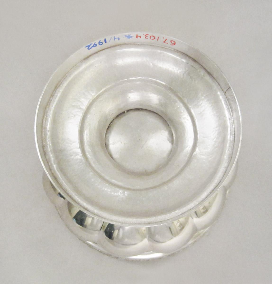 1967.0103.004 Waste bowl, underside