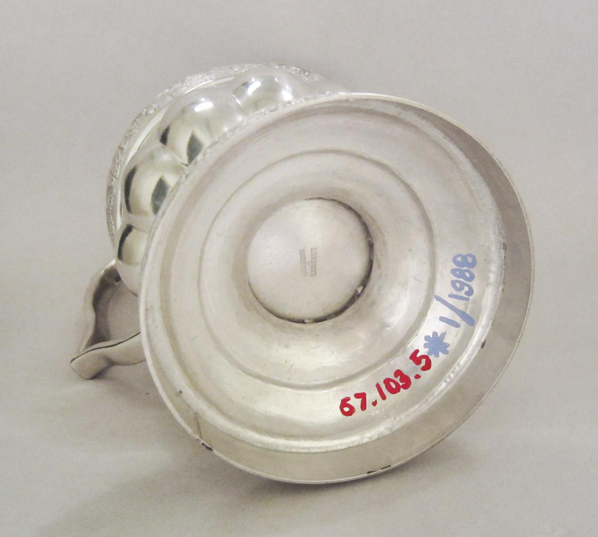 1967.0103.005 Cream pot, underside