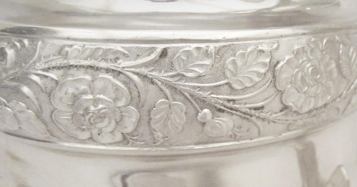 1967.0103.005 Cream pot, detail