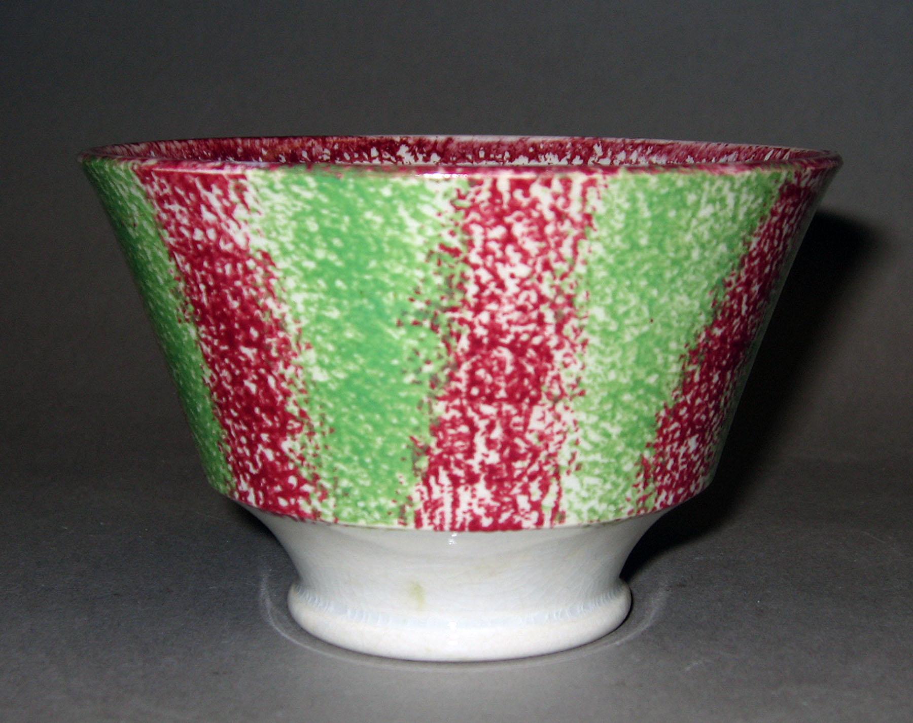 1967.0197 B Spatterware teabowl