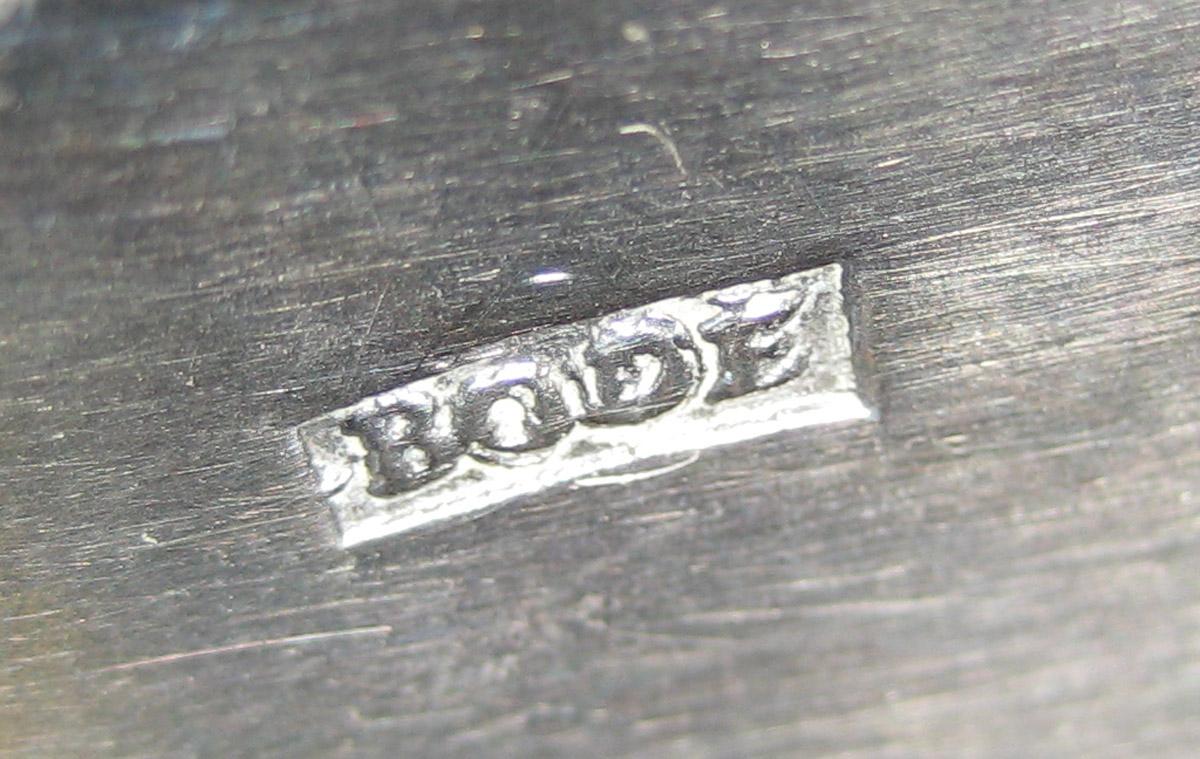 1967.0236 Buckle (mark)
