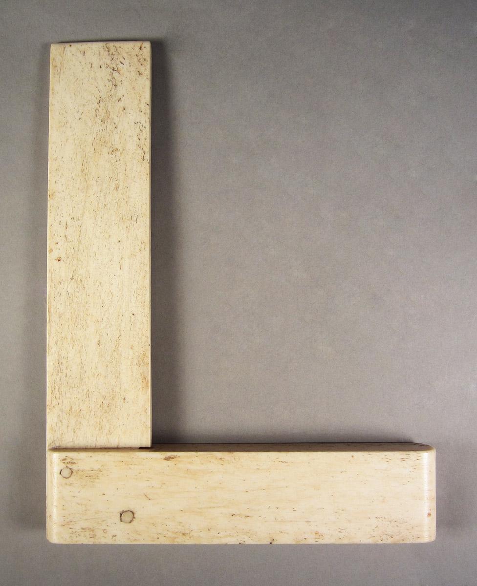 1957.0026.207, Square, side 1
