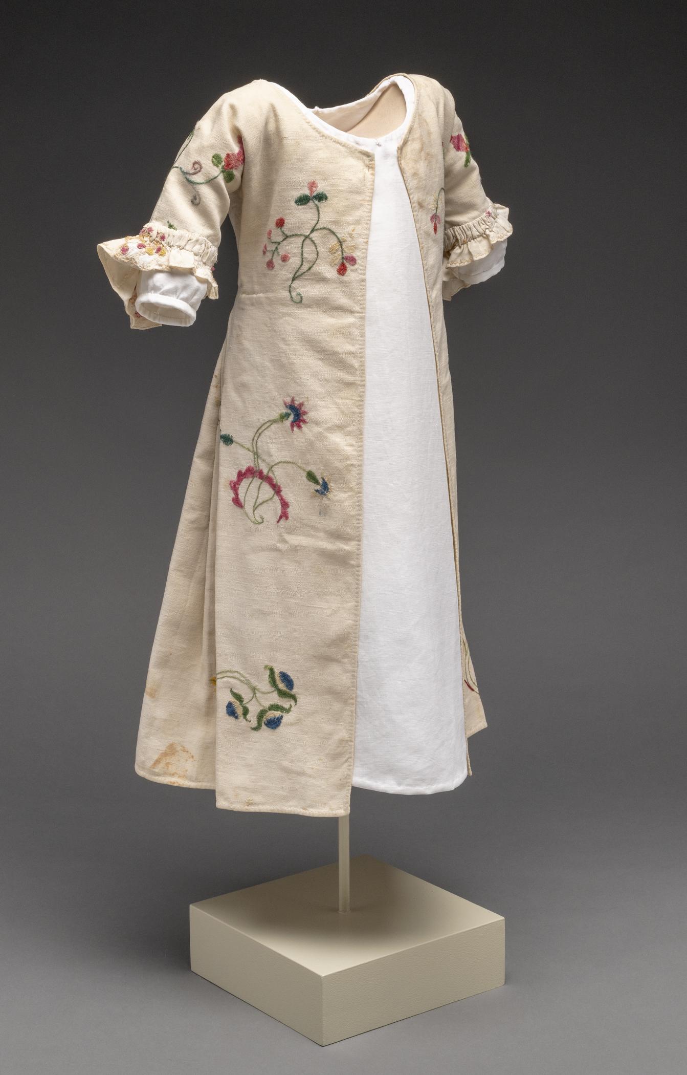 1967.0255 Dress, view 3