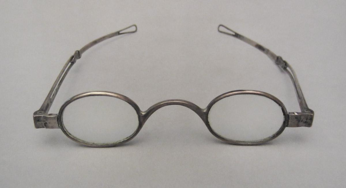 1967.0505 Spectacles, view 1
