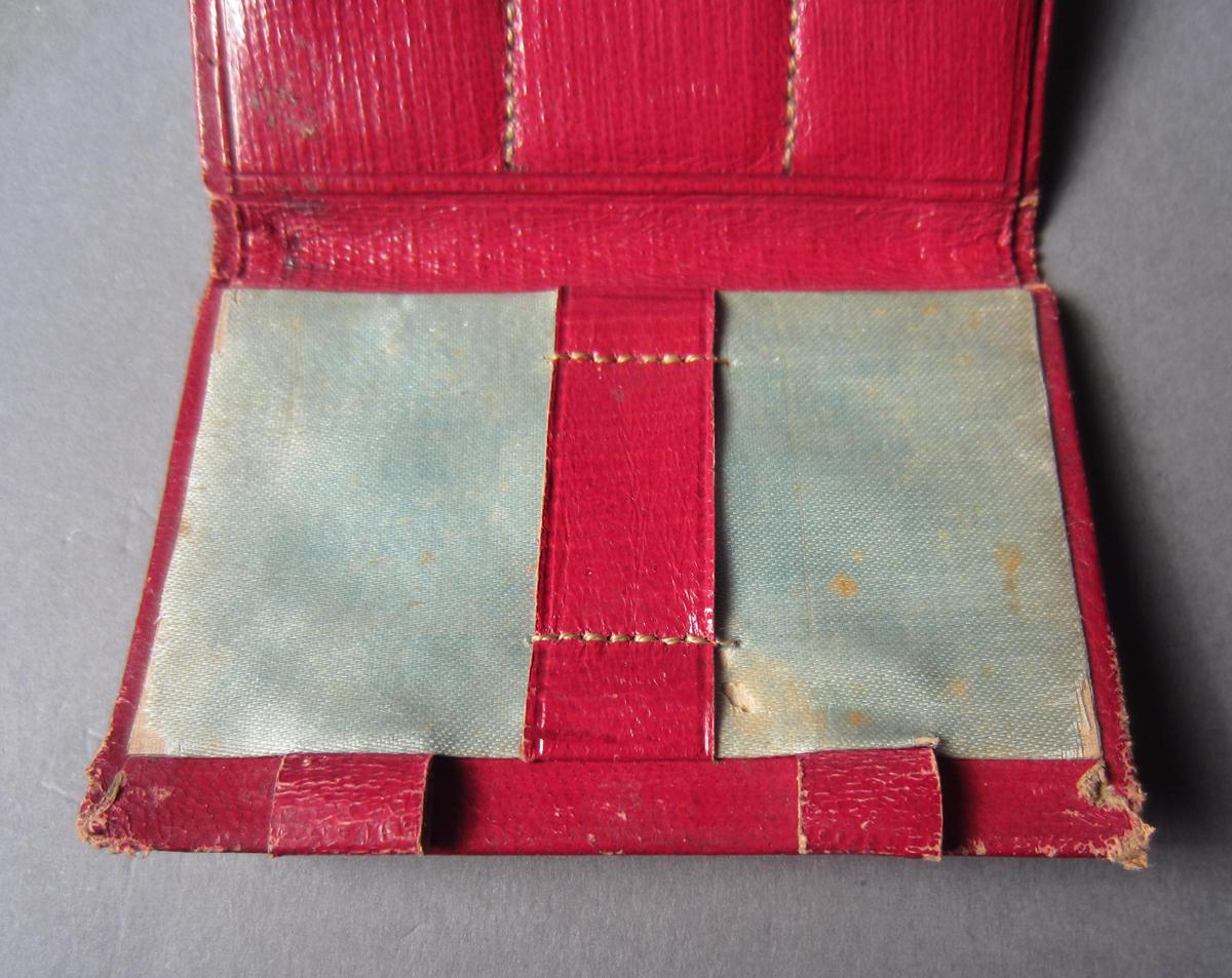 1967.0510 Sewing case, Detail