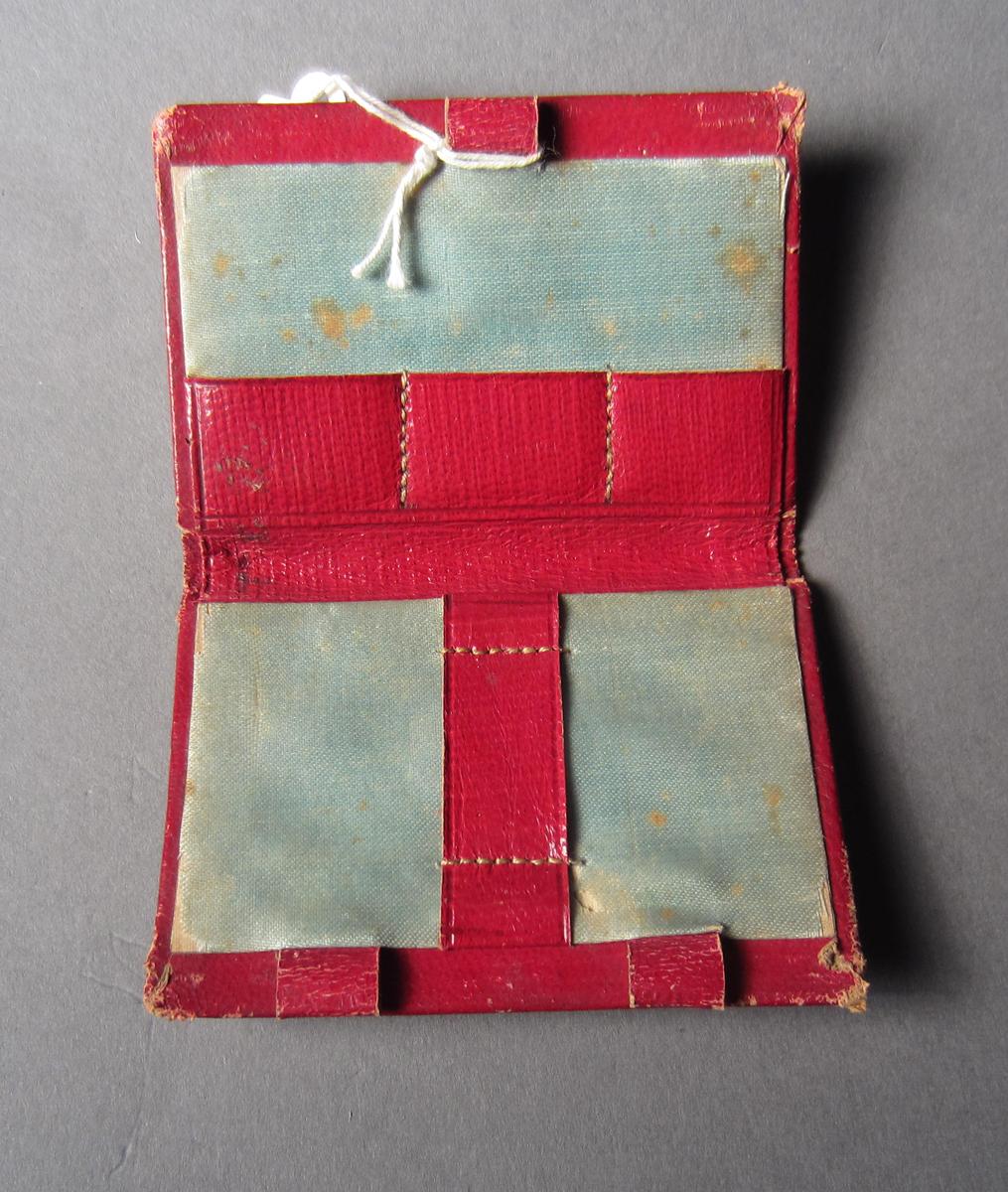 1967.0510 Sewing kit, Open