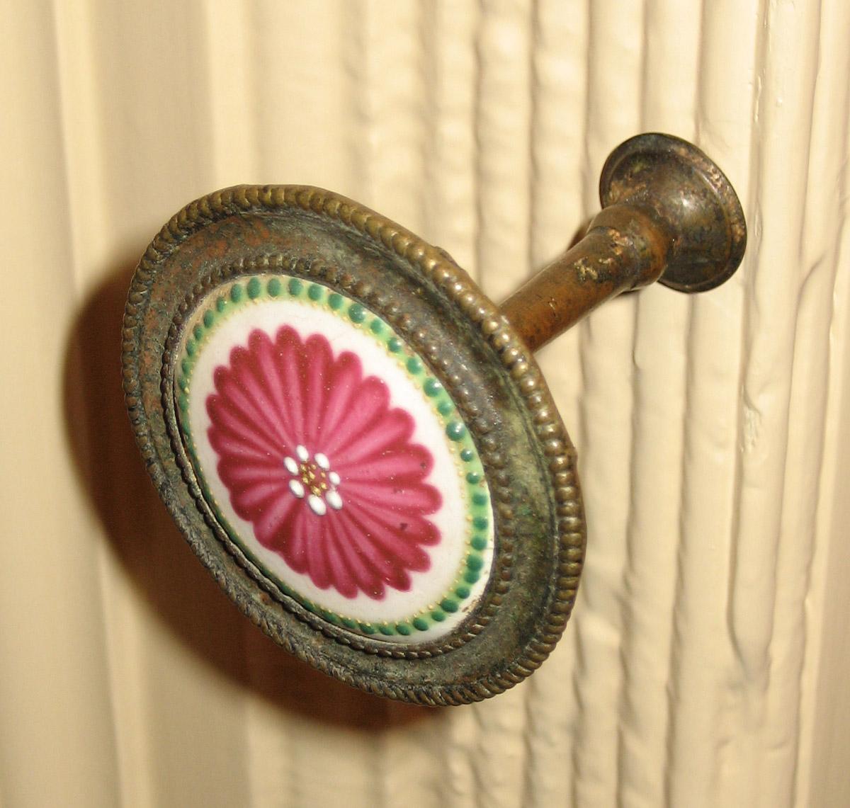 1967.0511.001 Cloak pin