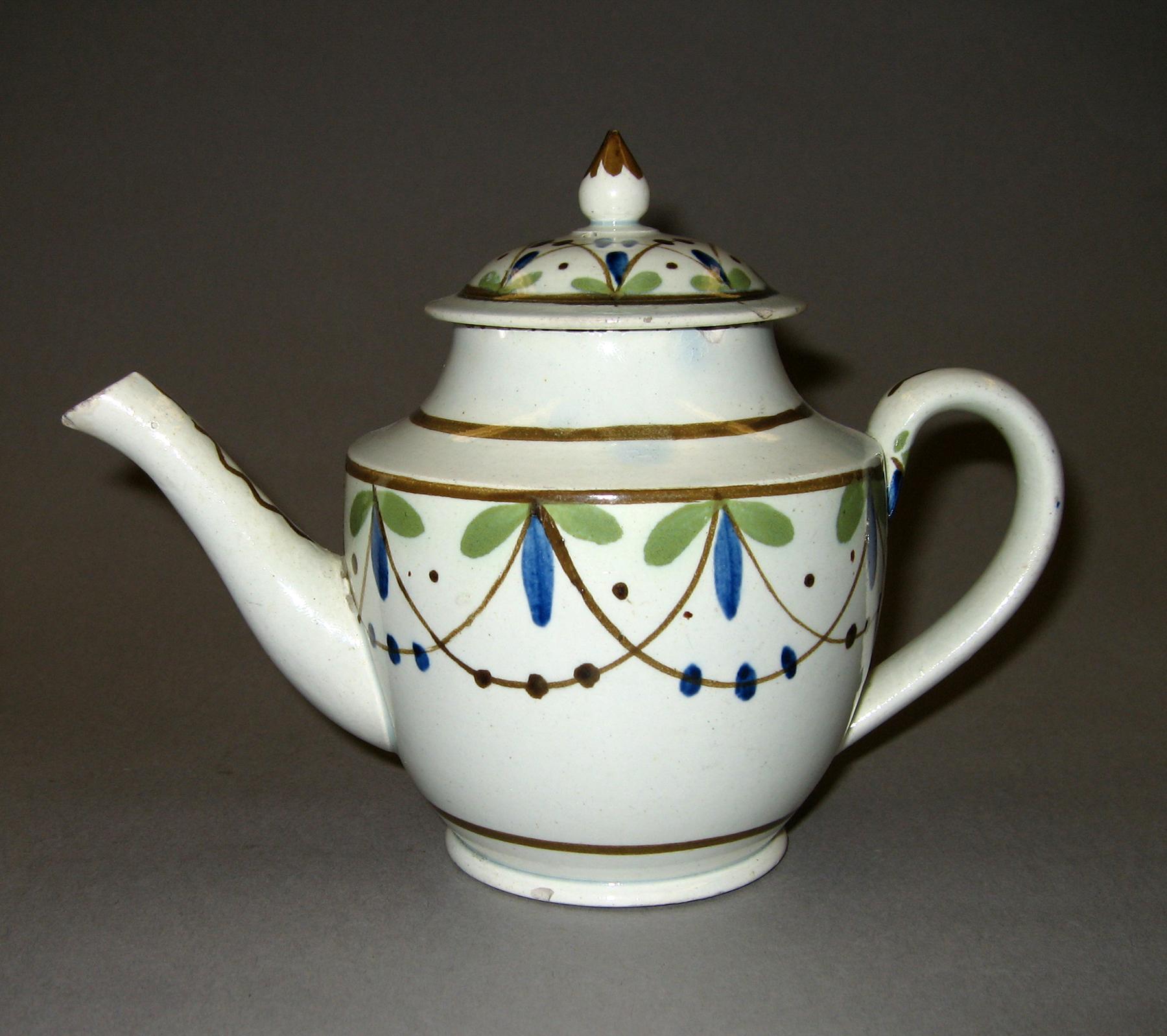 1967.0513 A, B Teapot
