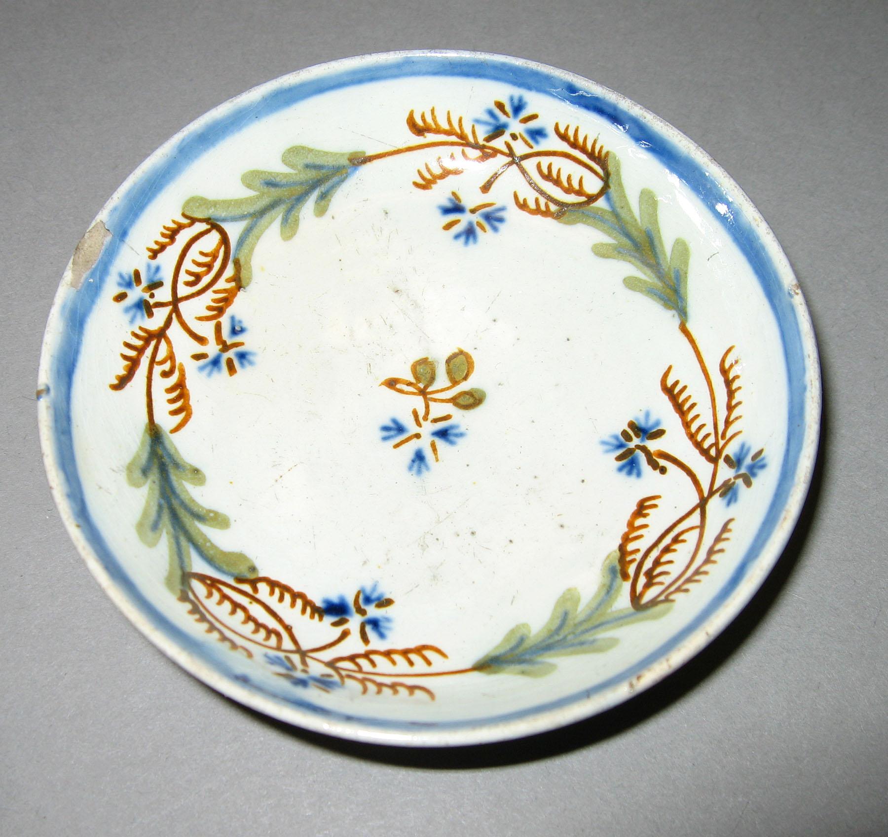 1967.0514 Miniature saucer with sprigs
