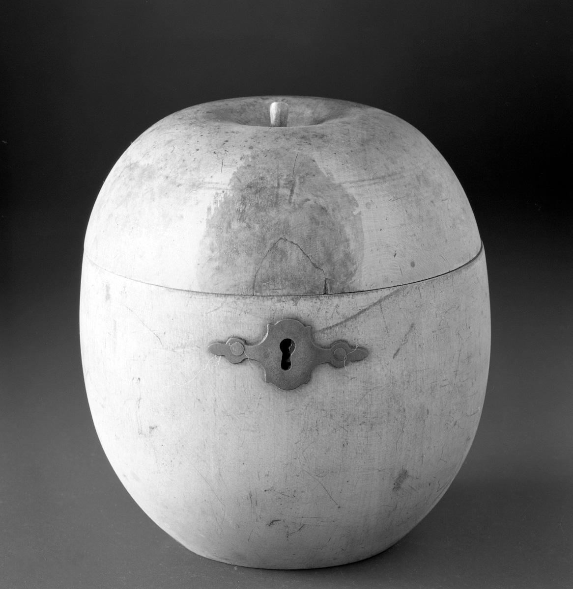 1967.0523 Tea canister (bw)
