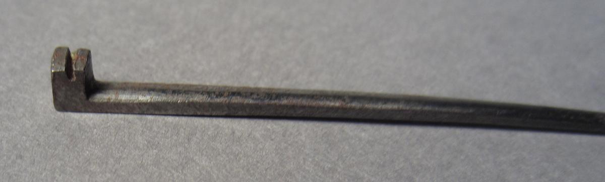 1967.0526 D Tool (for needlework), detail