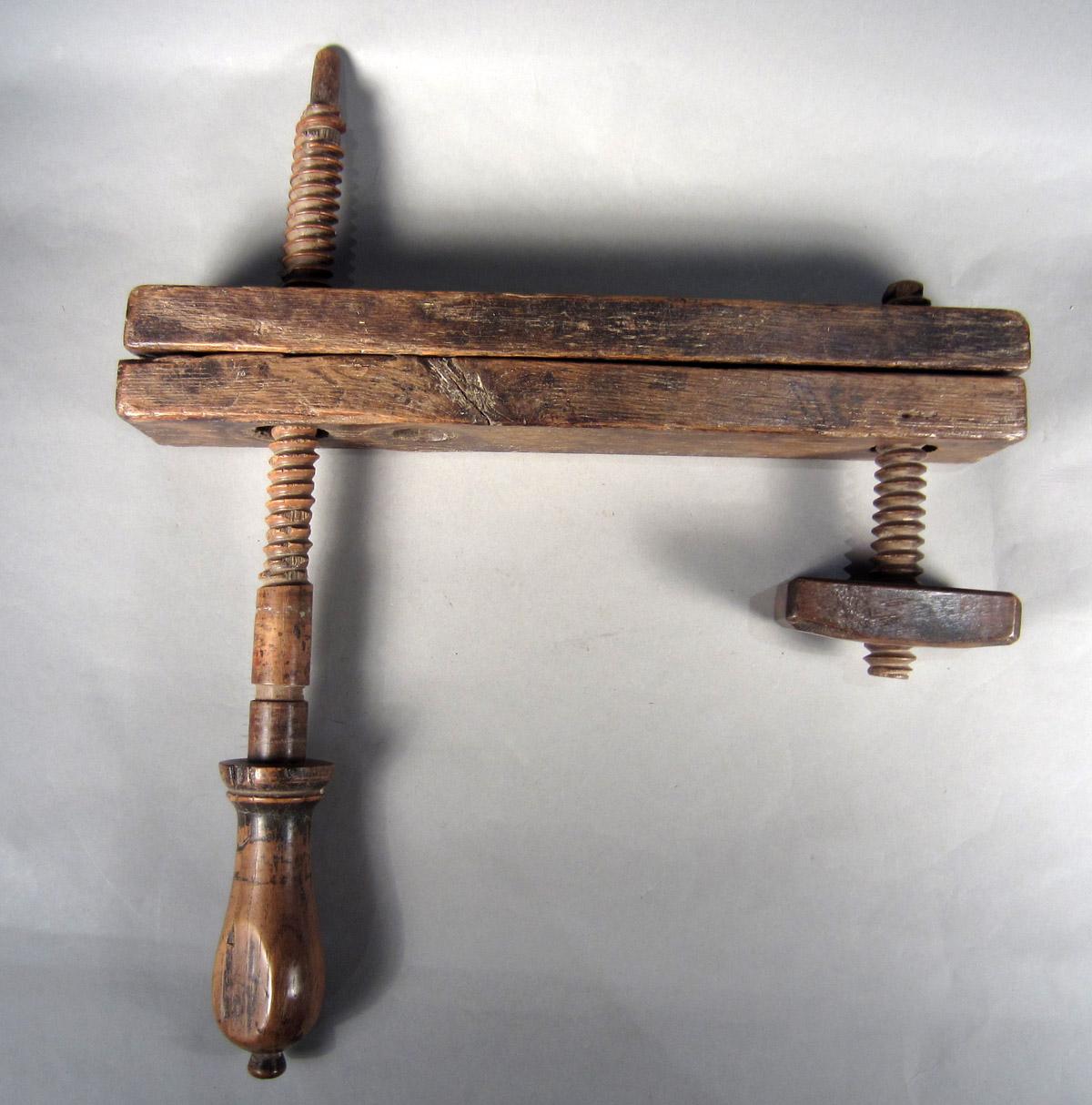 1957.0026.218 A-E Clamp, View 1