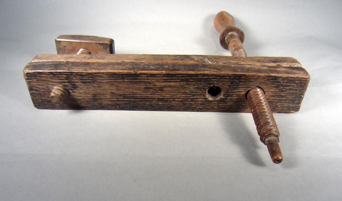 1957.0026.218 A-E Clamp, Underside