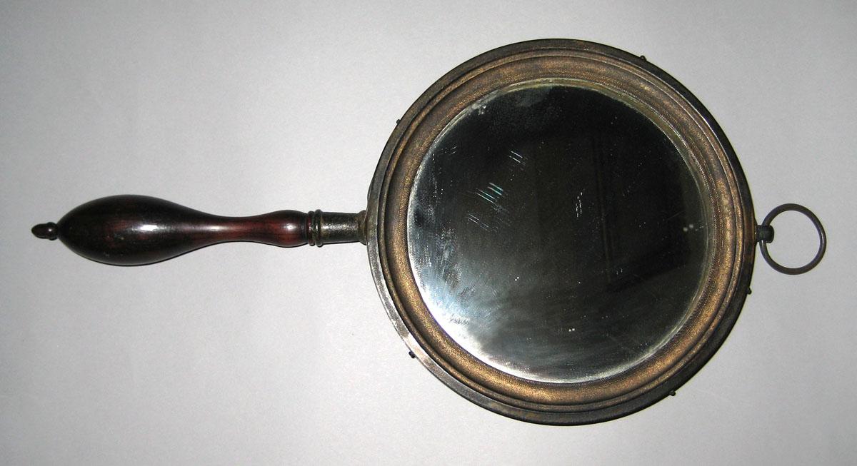 1967.0527 Hand glass underside