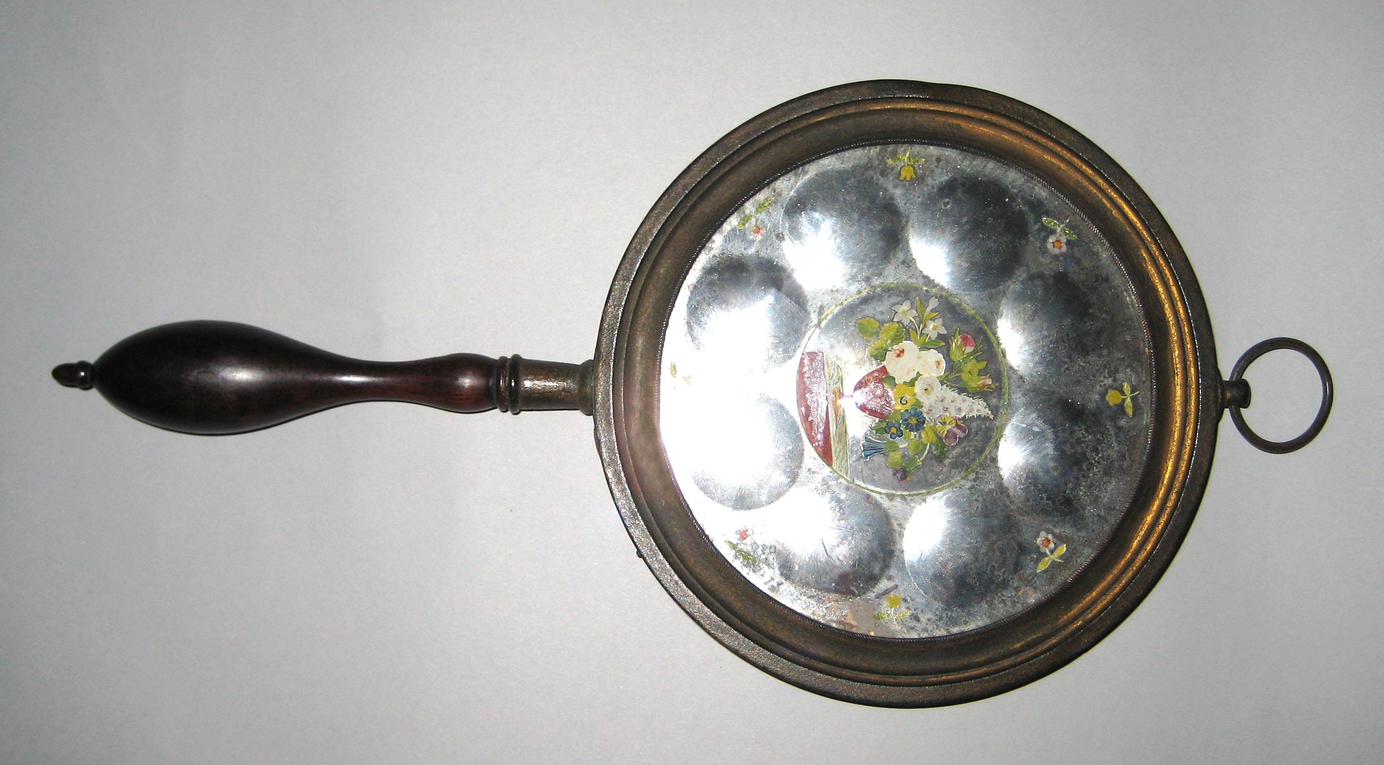 1967.0527 Hand glass upper surface