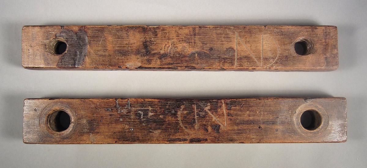 1957.0026.219 A-D Clamp, boards side 1