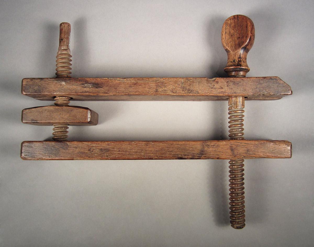 1957.0026.220 A-E, Clamp, overall side 2