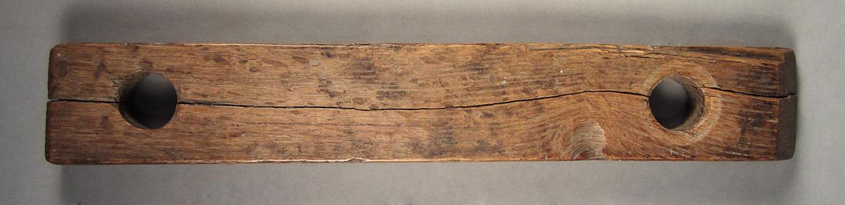 1957.0026.220 A-E, Clamp, piece B side 1