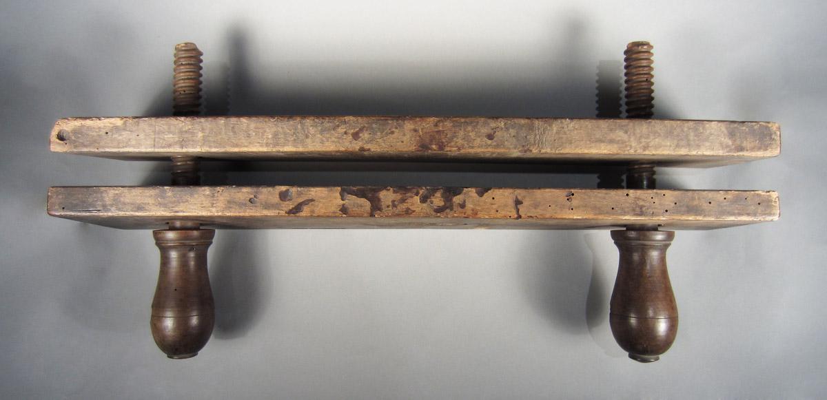 1957.0026.221 Clamp, side 3