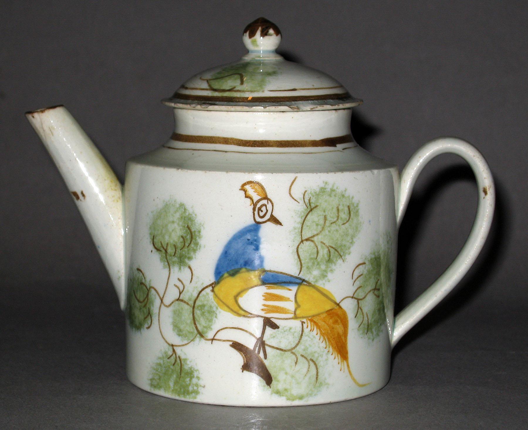 1967.0550 Pearlware teapot