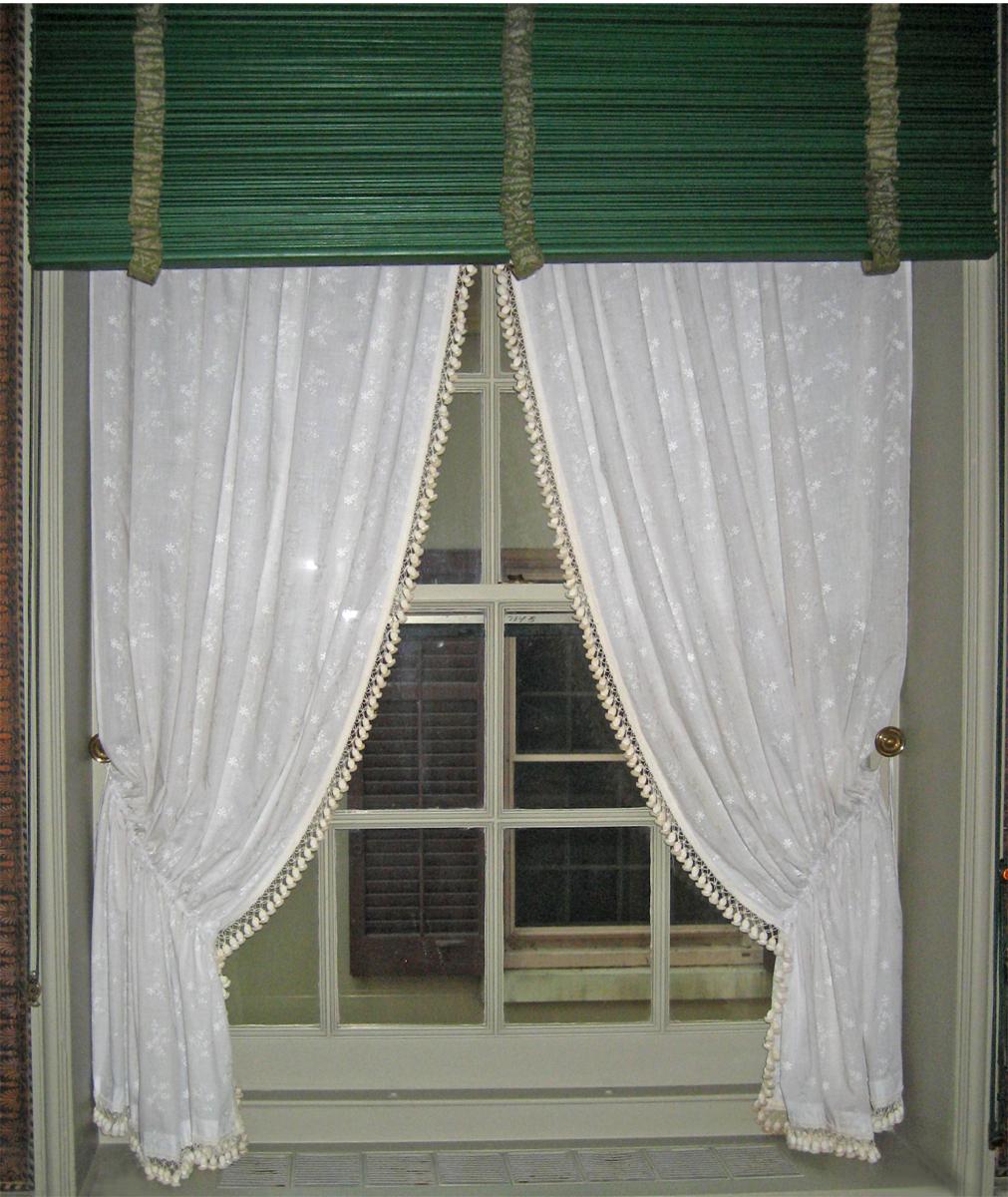 1980.0508.001 Window hangings