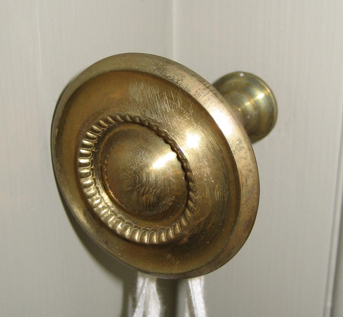 1967.0560.001 Cloak pin