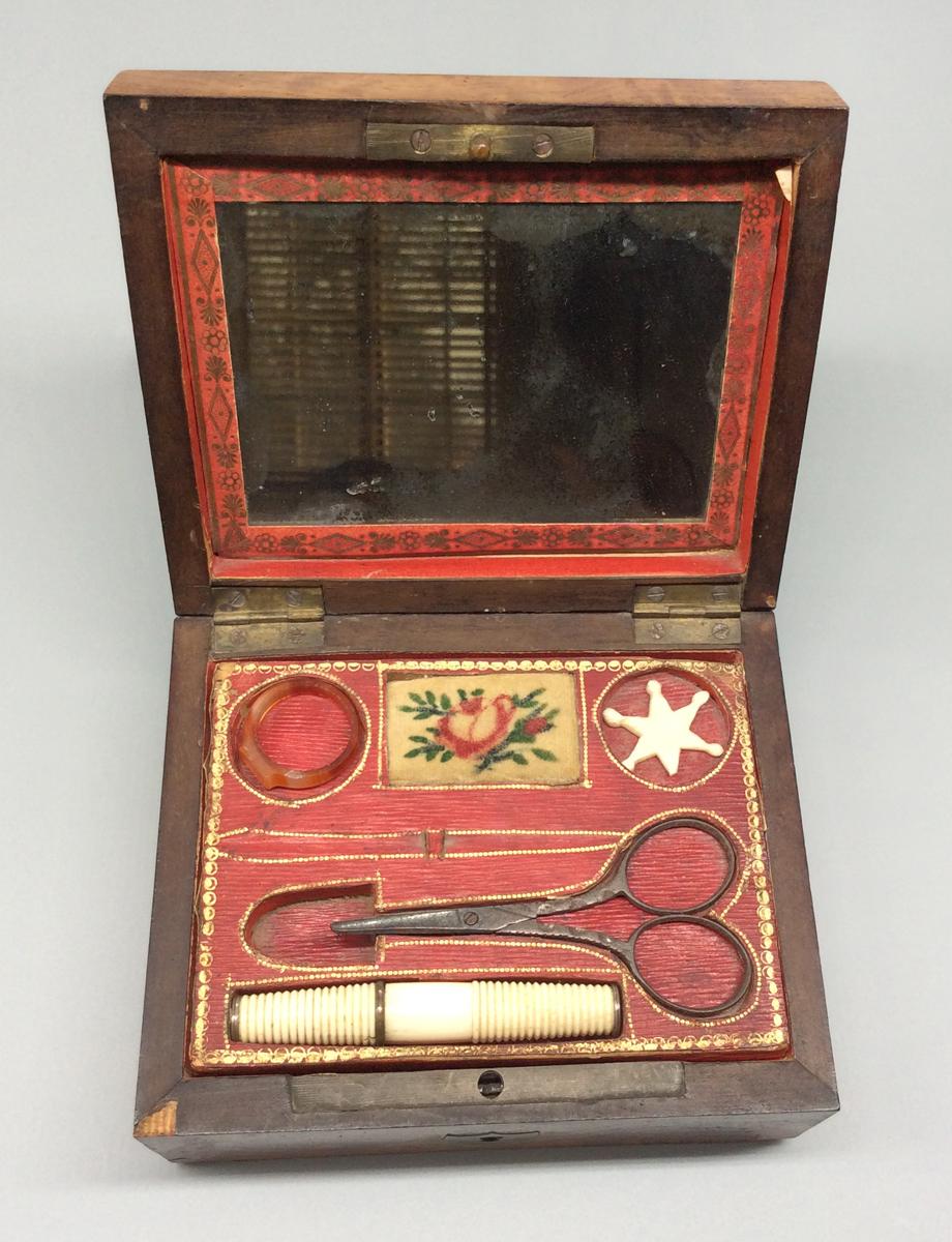 1959.0744 A-F Box; 1967.0561 Ring, view 1